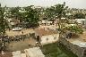 Vue d'un toit sur la cour d'une villa de Cotonou